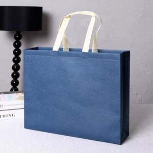 Sac non tissé enduit imperméable sur mesure de grande taille, couleur noire, avec ruban et poignée en corde - Product Image 3