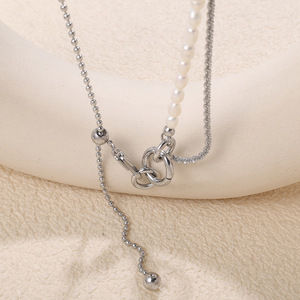 สร้อยคอไข่มุกน้ำจืดสองชั้น สร้อยคอเหล็กกล้าไร้สนิมสำหรับผู้หญิง เครื่องประดับสำหรับงานปาร์ตี้ ดีไซน์ไม่สมมาตร - Product Image 3