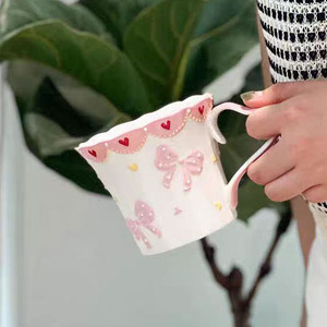 แก้วเซรามิคลายนูนวาดมือ พร้อมโบว์สวยงาม ใช้กับเครื่องล้างจานได้ ของขวัญทันสมัยสำหรับใช้ในบ้านหรือที่ทำงาน - Product Image 3