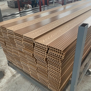 Moderne doghe per decking composito da esterno, resistenti all'umidità, a incastro, per terrazze. - Product Image 2