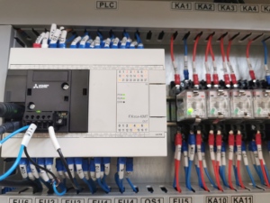 Punzonadora de aluminio con certificación ISO cnc, máquina de perforación con molde - Product Image 3
