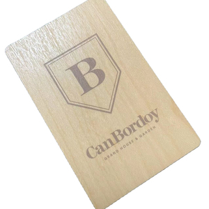 Carte NFC en bois personnalisée couleur pleine 2024 avec mini-étiquette et puces EM4305/T5577 – Carte cadeau professionnelle étanche pour paiement hôtelier - Product Image 1