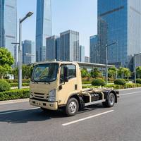Camion à benne basculante ISUZU ELF 4x2 5-10m3 avec bras à crochet pour la collecte des déchets