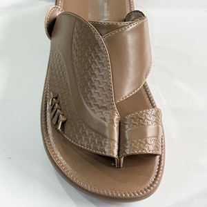 Sandales d'extérieur durables en PU pour hommes, à bout ouvert, semelle antidérapante, confortables, pour l'été, approvisionnement direct usine pour le marché d'Arabie Saoudite et des Émirats Arabes Unis - Product Image 5