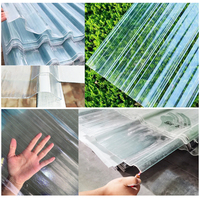 Panneaux de toiture transparents ondulés en polycarbonate en plastique transparent ombrage solaire rentable en relief adapté à l'extérieur