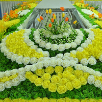 Elegante Plataforma de Visión Fúnebre de Acero Inoxidable con Diseño de Vetas de Madera y Flores, Respetuosa Plataforma Conmemorativa para Atijorros Fúnebres
