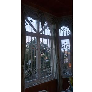 Ventana de Hierro Forjado con Marco Estilo Francés, Diseño Vertical de Acero, Aislamiento Térmico, en Blanco y Negro, Compatible con Proyectos 2D y 3D - Product Image 1