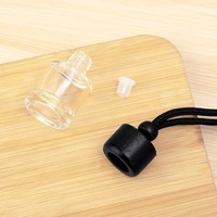 Diffuseur de voiture cylindrique 10ml/8ml avec bouchon couronne - Verre dégradé noir/transparent gravé motif givré, couvercle en bois noir et cordon