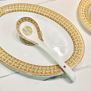 Wholesale Factory Price Royal Luxury Tableware Sets 61 Pcs Bone China Golden Mosaic Western Ceramic Dinnerware Sets - Product Image 3