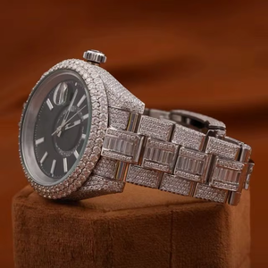 Reloj de Lujo con Diamantes de Moissanita de Lujo, Diseño Radiante Pulido, Artesanía Exquisita y Piedras para Momentos Especiales - Product Image 4