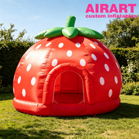 Tente château gonflable en forme de fraise pour la décoration de parcs d'attractions, tente gonflable en forme de fruit pour l'affichage de cabines photo musicales