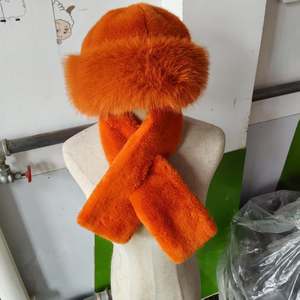 女式长蓬松仿皮草渔夫帽脖子保暖围巾包裹套装冬季保暖水桶帽提花风格 - Product Image 6