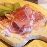 Qualité garantie Speck italien tranché 90g goût italien typique emballage sous vide Style séché boîte emballage pour l'exportation fabriqué en Italie