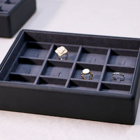 Ensemble de plateaux à bijoux personnalisés, présentoir pour collier, bague et boucles d'oreilles, solution de rangement élégante pour vos articles de luxe.