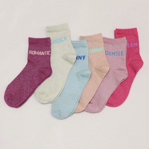 Chaussettes pour femmes en jacquard à fil d'argent de luxe personnalisées, chaussettes en coton colorées avec paillettes, chaussettes tendance brillantes - Product Image 1