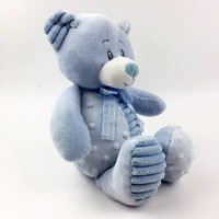 Ours en peluche bleu assis, doux et rembourré, avec nœud à carreaux et ventre rayé, pour enfants