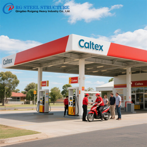 Station service à structure en acier intégrée, offrant une gamme complète de services, y compris lavage de voiture, dépanneur et atelier de réparation - Product Image 1