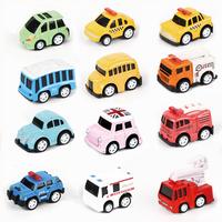CD 12PCS Mini Voitures Jouets à Rétrofriction en Métal, Ensemble en Boîte Capsule, Véhicules de Dessin Animé en Alliage (Bus, SUV, Véhicule d'Urgence) pour Enfants