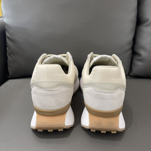 รองเท้าหนังแกะคุณภาพสูงสำหรับผู้ชาย ดีไซน์หรูหรา กันลื่น เหมาะสำหรับกิจกรรมกลางแจ้ง รองรับอุ้งเท้า รองเท้ากีฬา ผลิตจากโรงงานกวางตุ้ง รับผลิตแบบ OEM - Product Image 2