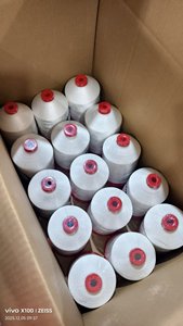 Fil à <span class=keywords><strong>coudre</strong></span> industriel haute ténacité 100% <span class=keywords><strong>polyester</strong></span> teint 210D/3 résistant à l'abrasion pour les sièges de voiture rembourrés à usage intensif - Product Image 6