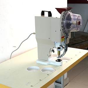 Machine à œillets semi-automatique à grande capacité, directe usine, pour sacs en papier, tablettes informatiques, bâches, emballages en PVC, machine à perforer les trous - Product Image 6