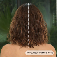Peluca de Cabello Sintético de 16 Pulgadas, Color Marrón Rojizo con Reflejos Cobre, Corte Bob Corto y Ondulado, Flequillo Recto, Fibra Resistente al Calor, Aspecto Natural Mate