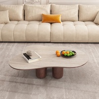 Table basse moderne en forme de nuage irrégulière, plateau en MDF noyer, 4 pieds cylindriques, légère et facile à assembler pour le salon