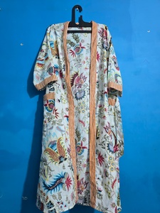 Bata Kimono de Algodón para Mujer, Estampado Floral, Cuello en V, Cómoda Ropa de Dormir, Hecha a Mano en India, Bata de Dama de Honor, Cubrebaño de Playa - Product Image 4