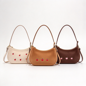 Sacs messager pour femmes en suède avec motif losanges métalliques et rivets, fermeture à rabat, taille moyenne, pour usage quotidien, logo personnalisé, vente en gros - Product Image 1