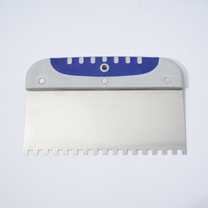 Espátula Dentada de 10 Pulgadas con Mango Ergonómico de Dos Tonos y Tacto Suave: Aplicador de Mortero de Cemento para Pavimentación de Porcelanato de Gran Formato - Product Image 1