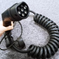 Câble de charge en spirale enroulé pour véhicule électrique monophasé 16A 5M de type 2 à type 2 EU Standard avec un bon prix bon marché