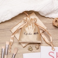 Petite pochette à cordon en satin de luxe logo personnalisé en flexographie pour bijoux emballage de cadeaux sacs d'emballage textile de luxe