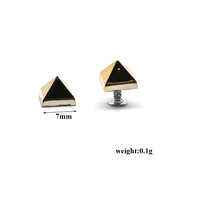 En gros haute qualité mode 7mm or carré forme pyramide en plastique vis à rivets goujons pour sac de vêtement