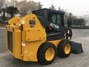 Chargeuse compacte hydraulique à haut débit 120 L/min, attache rapide universelle 900 kg pour brise-roche, balayeuse, tarière, grappin - Product Image 2