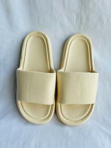 H011 Pantofole Off-White da Donna 36-41 con Suola in EVA per Interni, Tomaia in PU Tinta Unita, Tutte le Stagioni - Product Image 1