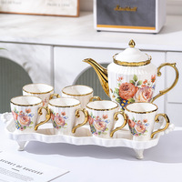 Nouvel ensemble de tasses à thé en céramique florale pour la maison, tasses à café dorées, assiette à goûter pour le thé de l'après-midi, boîte cadeau pour théière