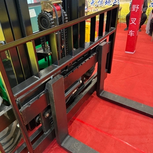 Montacargas OLINMAN de 3.5 toneladas, nuevo, en buen estado, 4x4 todoterreno, diésel, fabricado en China. - Product Image 3