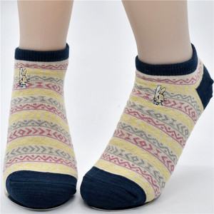 <span class=keywords><strong>Calcetines</strong></span> de Tobillo Unisex Transpirables de Punto, Hechos de Fibra de Bambú y Algodón de Secado Rápido, con Modernos Diseños de Rayas, Logotipo en el Puño y Tecnología Antiolor - Product Image 3