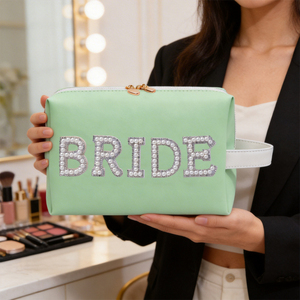 กระเป๋าใส่เครื่องสำอางแบบมีตัวอักษรประดับมุกสำหรับ<span class=keywords><strong>เจ้าสาว</strong></span> กระเป๋าเครื่องสำอางหนัง PU กระเป๋าใส่เครื่องสำอางสำหรับเพื่อน<span class=keywords><strong>เจ้าสาว</strong></span> กระเป๋าใส่ผลิตภัณฑ์ดูแลผิว กระเป๋าใส่อุปกรณ์เดินทาง - Product Image 2