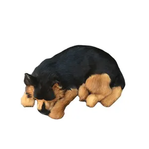 Mignonne poupée animale chien Husky endormi et chien loup noir pour les fournitures de vacances