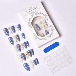 24 faux ongles amande plaqués or faits main, style INS, avec étoiles 3D, nœuds et strass à coller pour manucure - Product Image 4