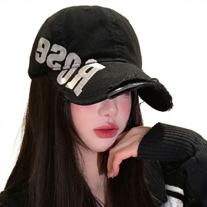 Gorra de béisbol negra estilo americano con letras, de ala grande para mujer, que estiliza el rostro, con visera profunda tipo pico de pato, tendencia. - Product Image 1
