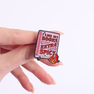 SPICY Book Club 珐琅别针 我喜欢我的书 很辣的阅读幽默胸针 背包胸针饰品批发 - Product Image 4