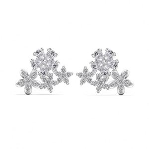 เครื่องประดับแฟชั่น Dylam Dainty สำหรับเทศกาลปีใหม่ คริสต์มาส  ต่างหูแบบติดหูรูปดอกไม้ประดับเพชรคิวบิกเซอร์โคเนีย 5A สำหรับผู้หญิงและเด็กผู้หญิง - Product Image 1