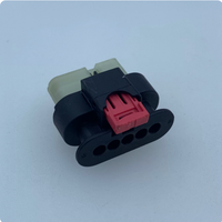 Konektor mobil 35126384 berbahan plastik dengan 5 pin, dilengkapi pelindung