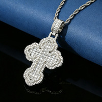 Collier Pendentif Hip Hop en Laiton Plaqué Or Véritable avec Croix Délicate et Zircons Baguettes, Bijoux Fantaisie de Qualité Supérieure pour Hommes et Femmes, Vente en Gros