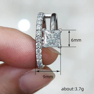 Anillo de compromiso de oro blanco con diamante talla princesa Q530 para mujer, con diamantes laterales de color G natural - Product Image 5