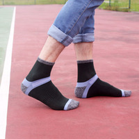 Chaussettes de sport athlétiques personnalisées de haute qualité pour hommes, à faible MOQ, pour le basketball, la course à pied et les activités de plein air, à compression, séchage rapide, vente en gros