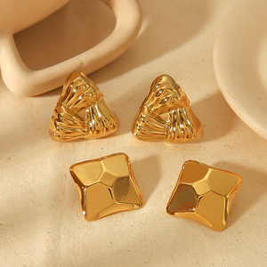 Pendientes geométricos con forma de triángulo cuadrado, chapados en oro de 18k, de aleación de zinc, joyería de moda para mujer. - Product Image 1