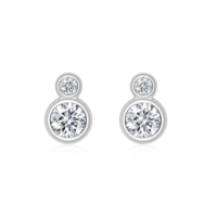 Boucles d'oreilles clous en argent sterling 925 avec double pierre en moissanite pour femme, serties de moissanite et de diamants à facettes dégradées